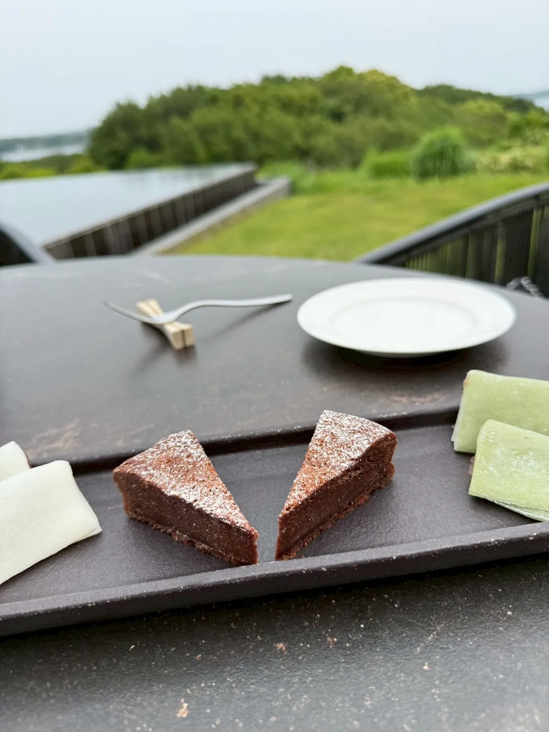 濃厚なチーズケース、 やさしい甘さの抹茶・白餅